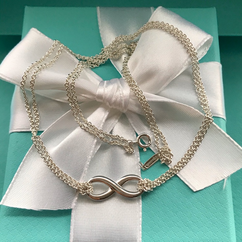 Infinity necklace - Picture 1 of 2
